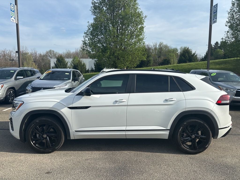 2025 Volkswagen Atlas Cross Sport 2.0T SEL R-Line Black