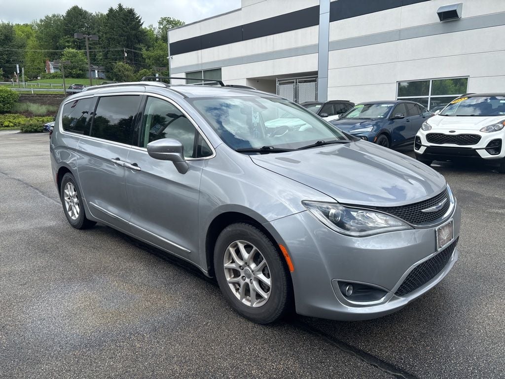 2020 Chrysler Pacifica Touring L's photo