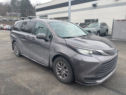 2021 Toyota Sienna LE 8 Passenger