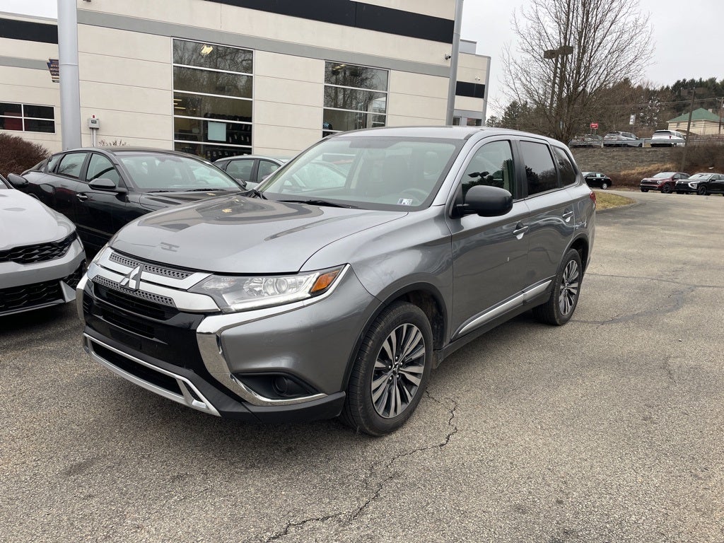 2020 Mitsubishi Outlander SE