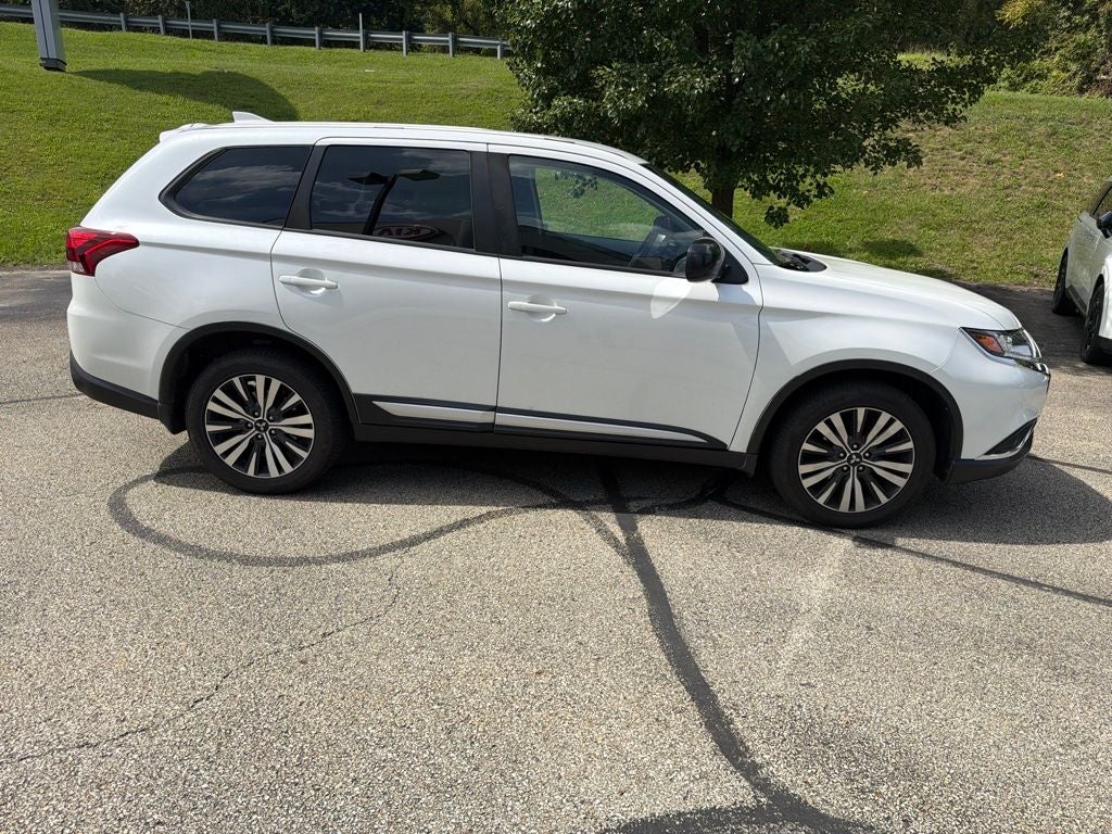 2020 Mitsubishi Outlander SE