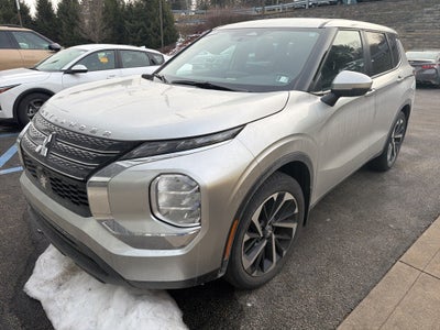 2022 Mitsubishi Outlander ES
