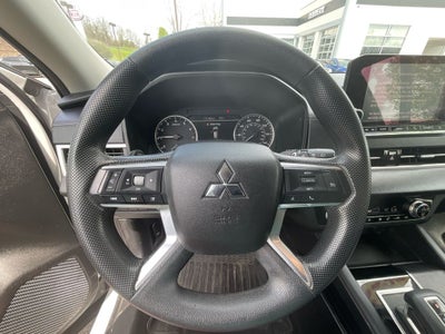 2022 Mitsubishi Outlander ES