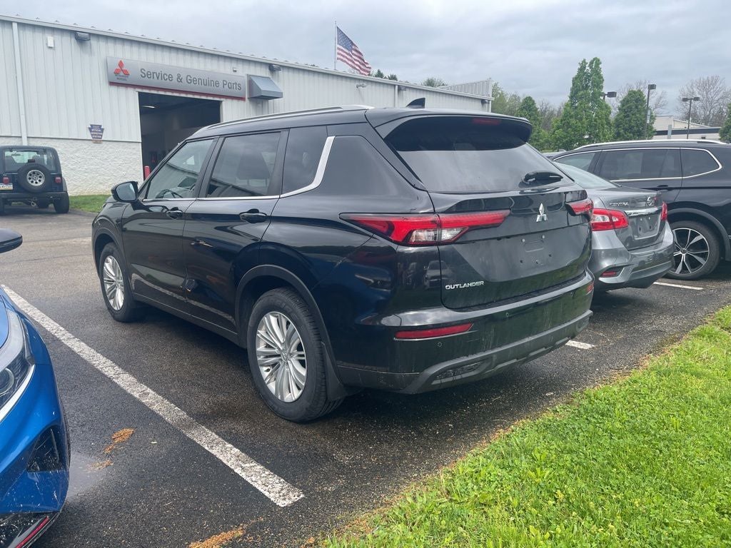 2022 Mitsubishi Outlander ES