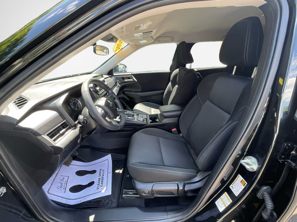 2024 Mitsubishi Outlander ES