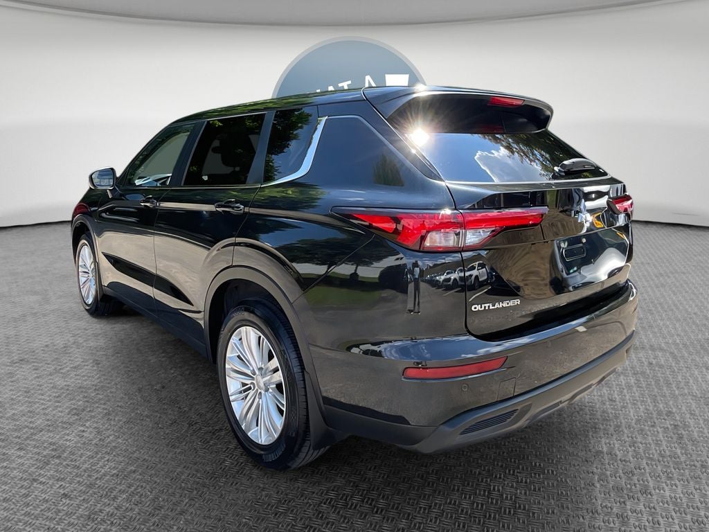 2024 Mitsubishi Outlander ES