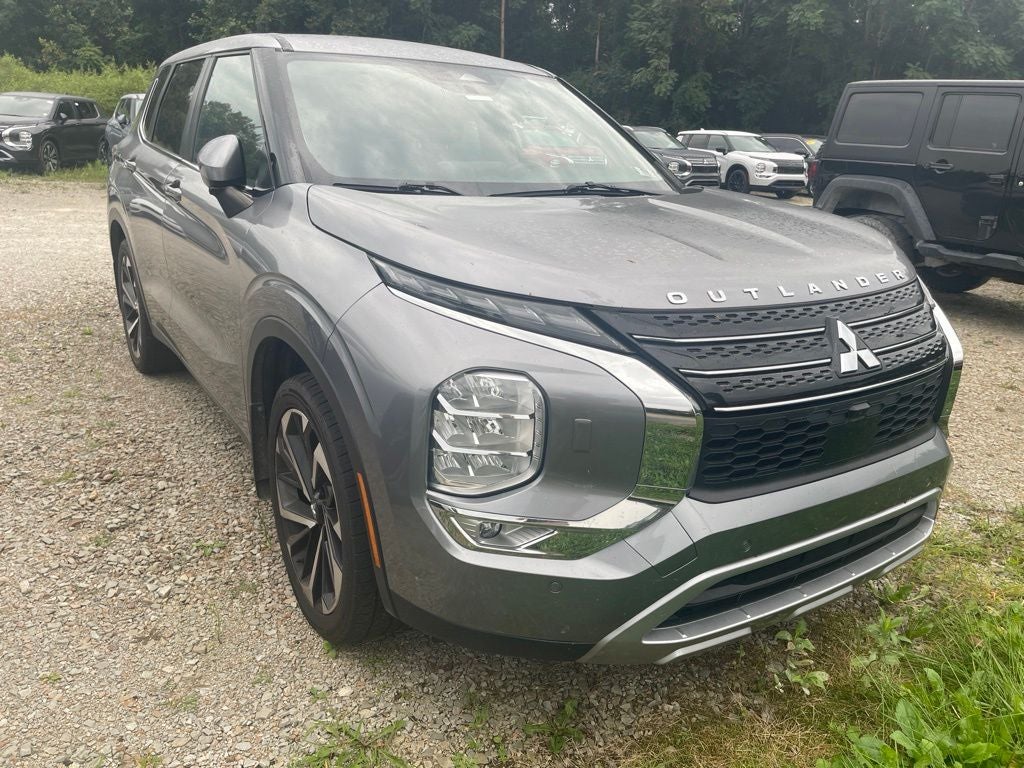 2023 Mitsubishi Outlander Base
