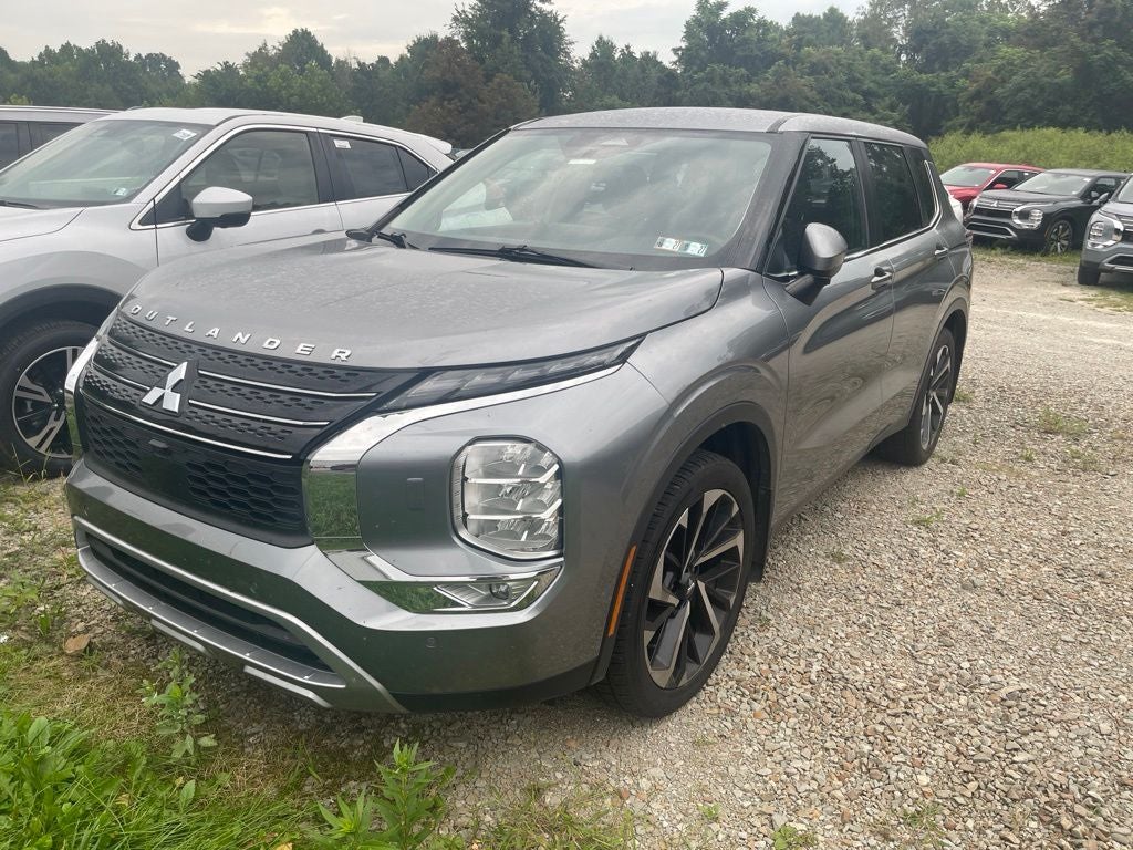 2023 Mitsubishi Outlander Base
