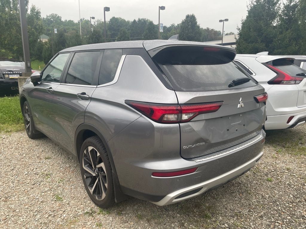 2023 Mitsubishi Outlander Base