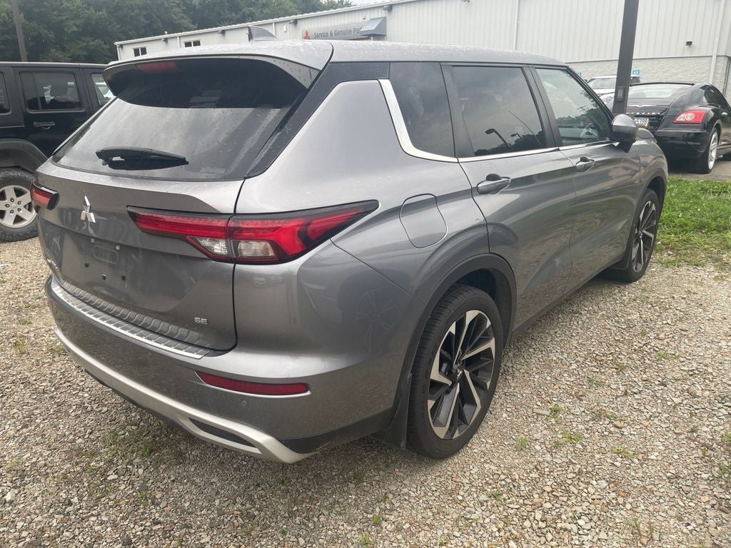 2023 Mitsubishi Outlander Base