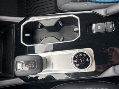 2025 Mitsubishi Outlander Base