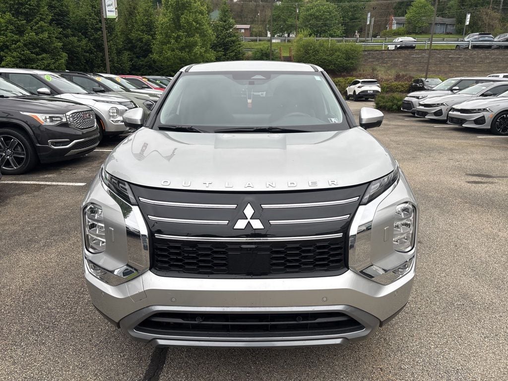 2025 Mitsubishi Outlander Base