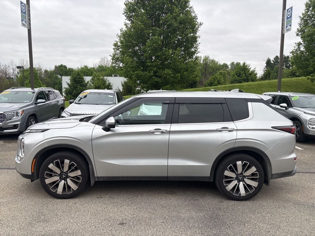 2025 Mitsubishi Outlander Base