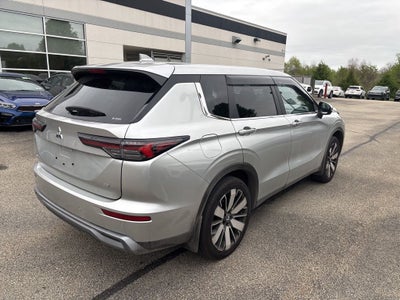 2025 Mitsubishi Outlander Base