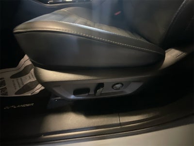 2025 Mitsubishi Outlander Base