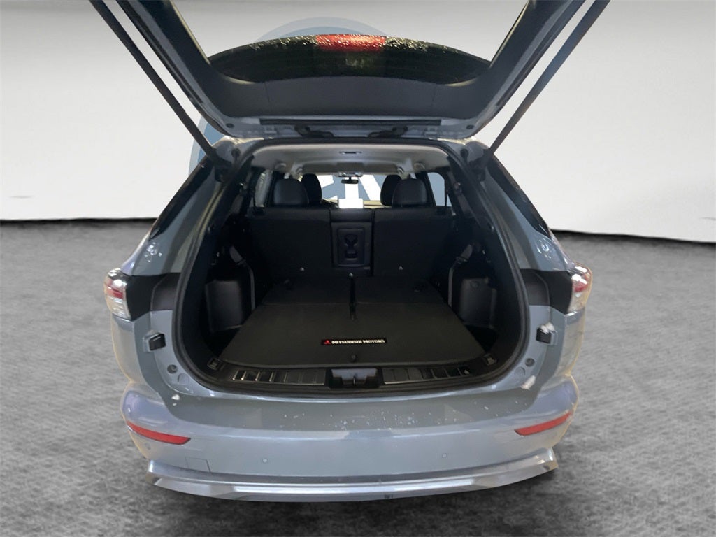 2025 Mitsubishi Outlander Base