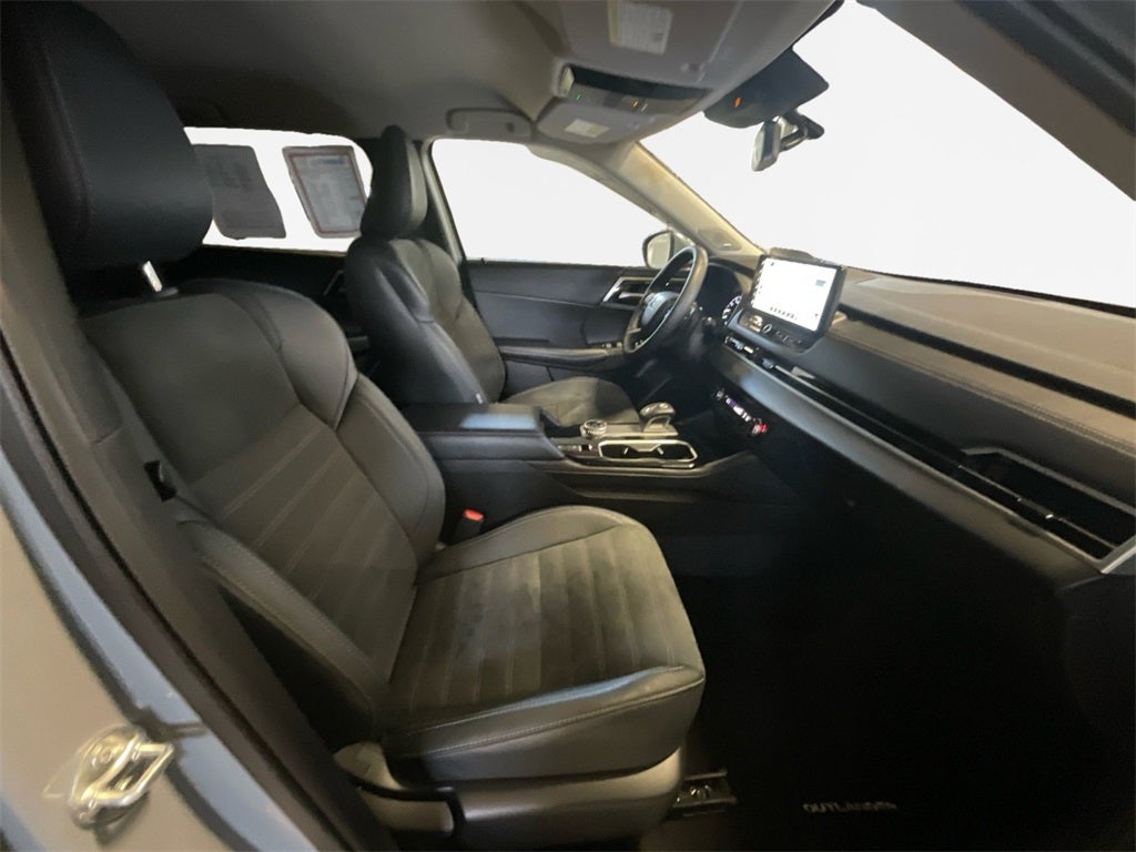 2025 Mitsubishi Outlander Base