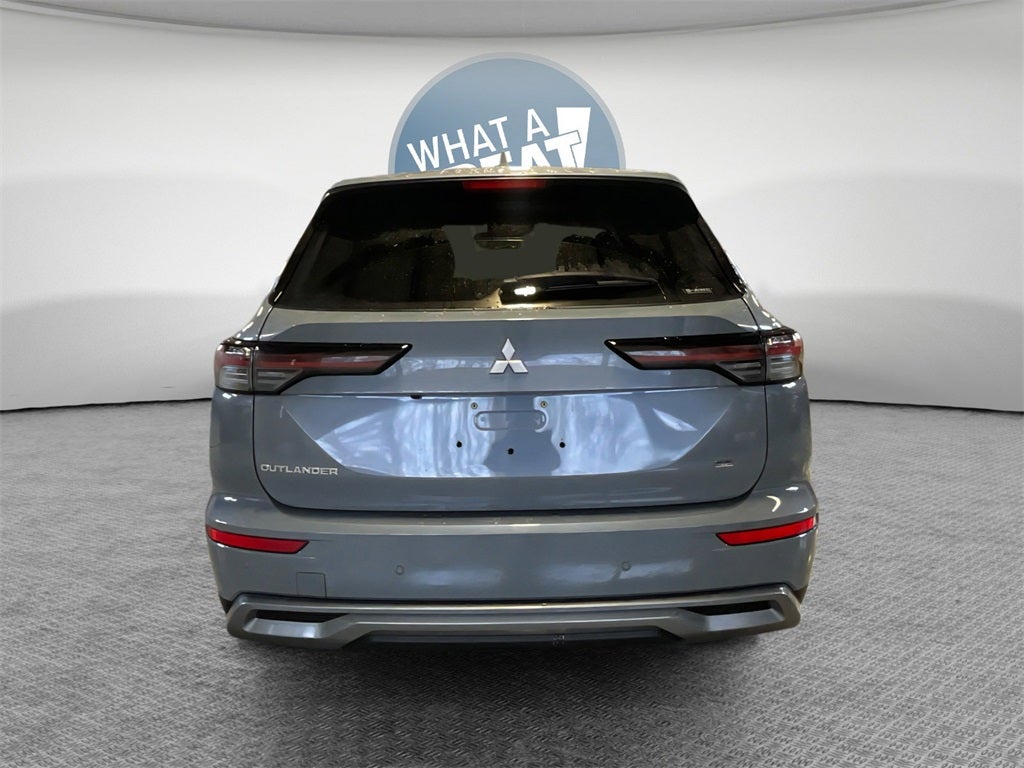 2025 Mitsubishi Outlander Base