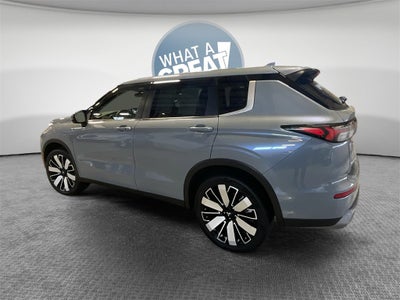 2025 Mitsubishi Outlander Base
