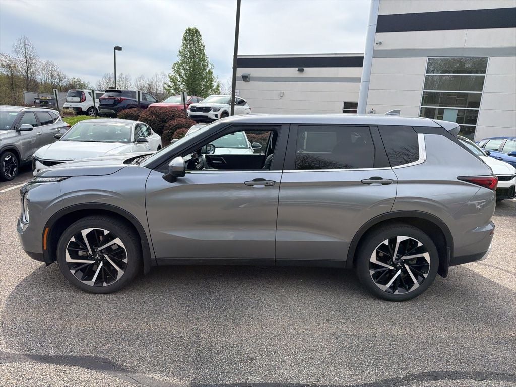 2024 Mitsubishi Outlander SE