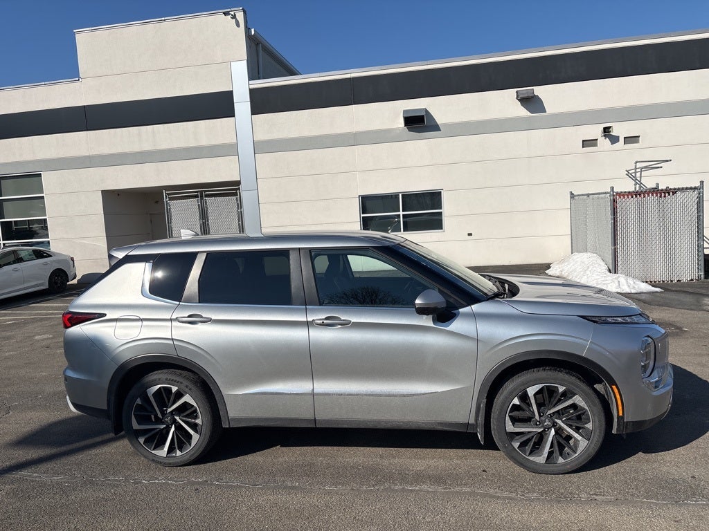 2024 Mitsubishi Outlander SE